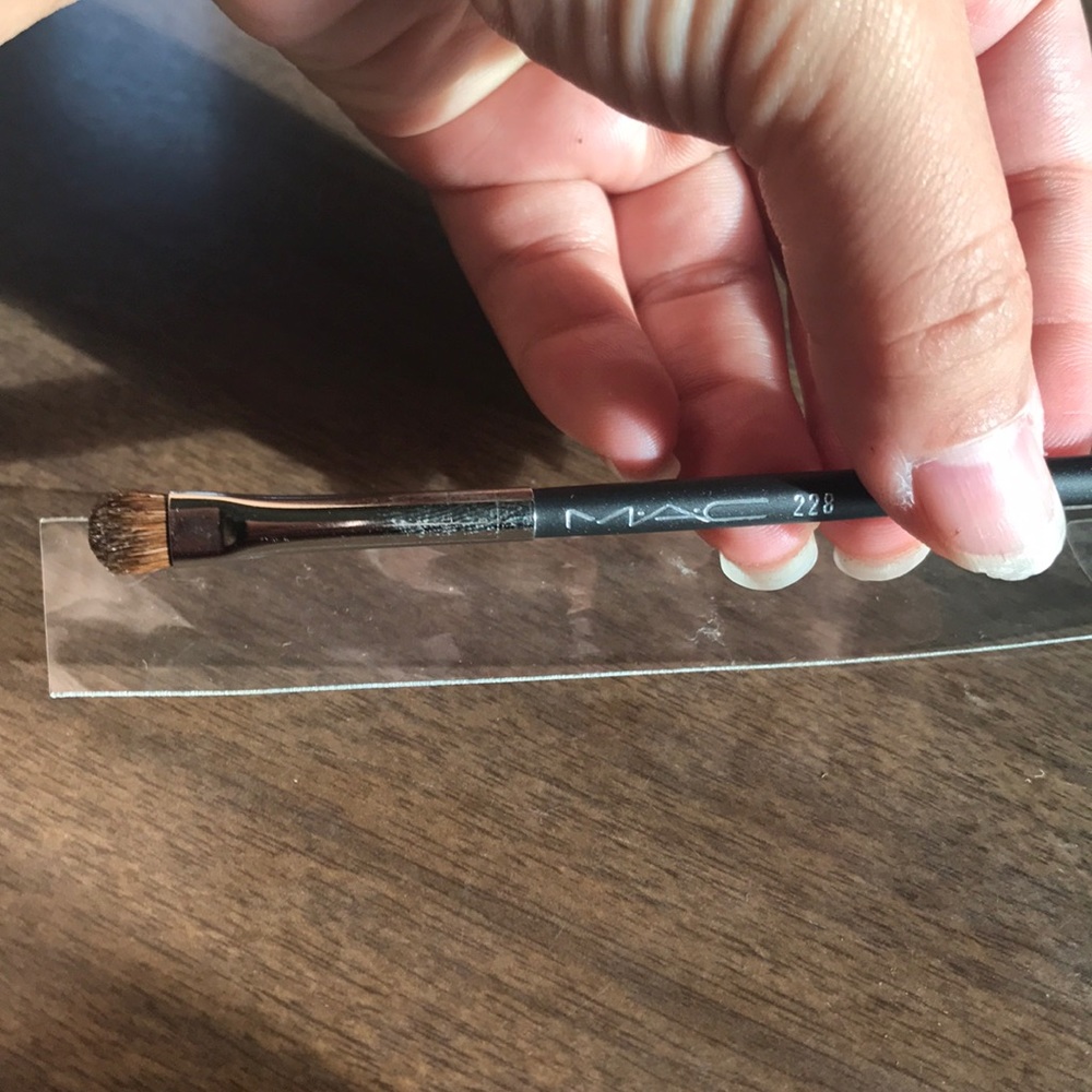 MAC #228 Mini Shader Brush 🖤